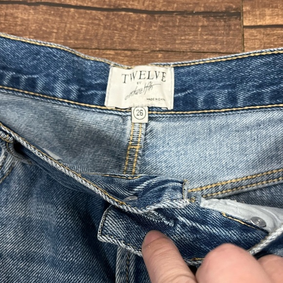 Twelve By OnTwelfth Distressed Boyfriend Jeans Size 26 - Picture 4 of 10